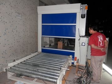 380V / caja de paso de la ducha de aire de las mercancías 50HZ con la línea auto del transportador del rollo